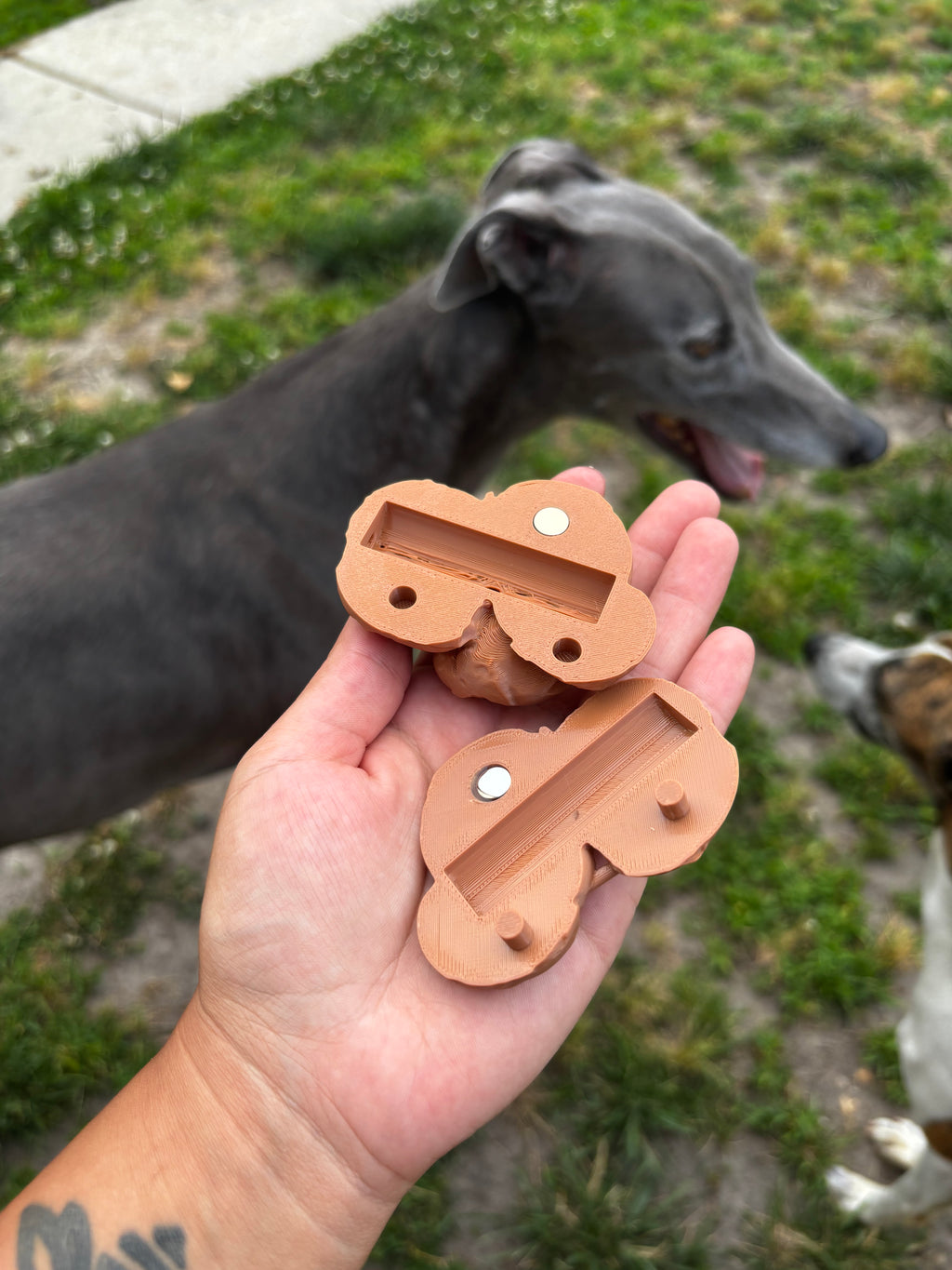 Fake poop scent work vessel