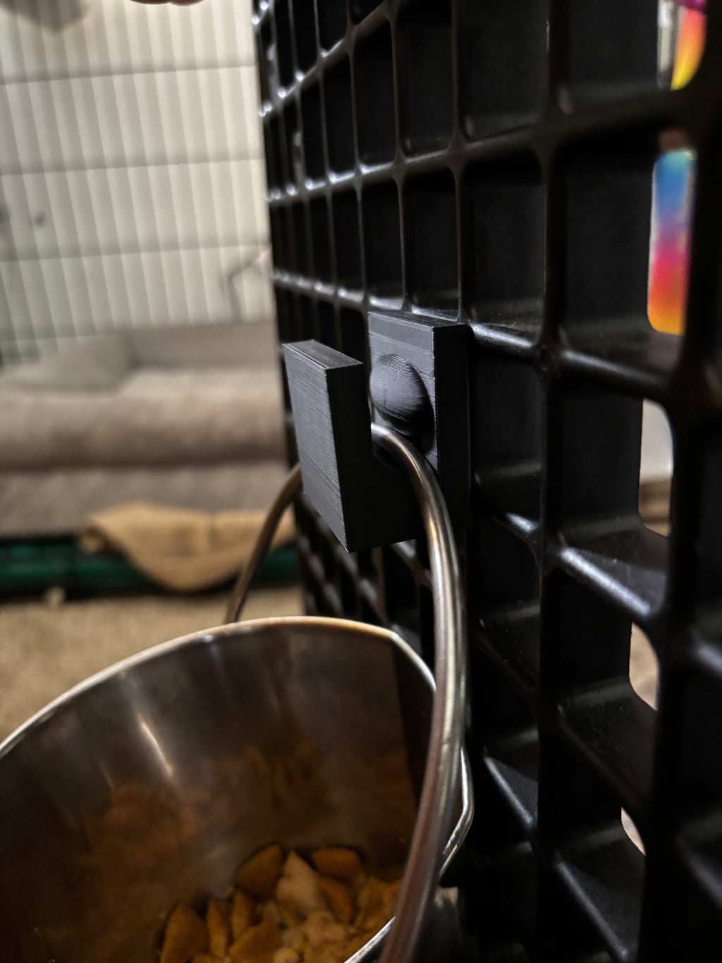 Kennel Screw-On Bucket Holder NEW