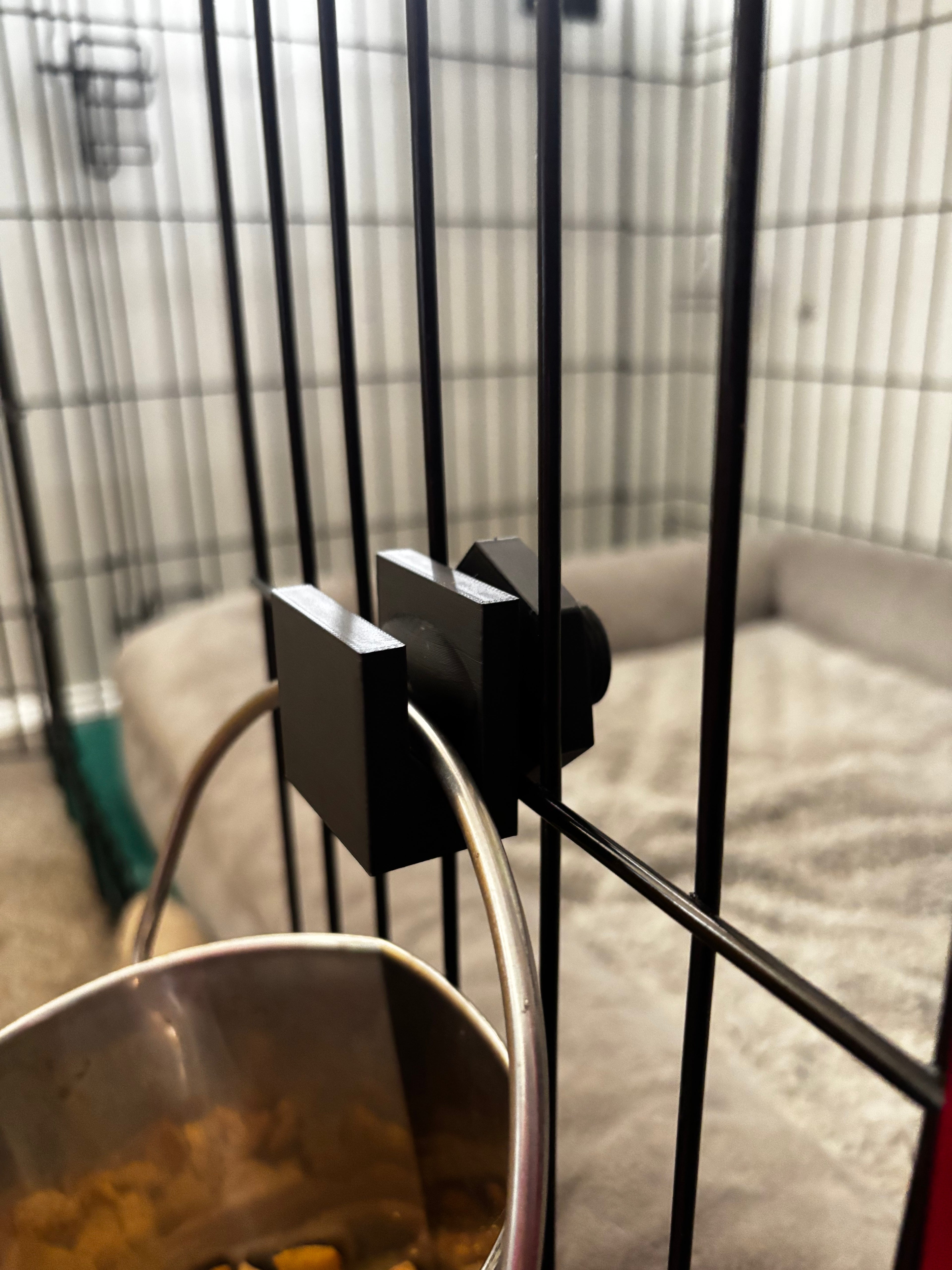 Kennel Screw-On Bucket Holder NEW